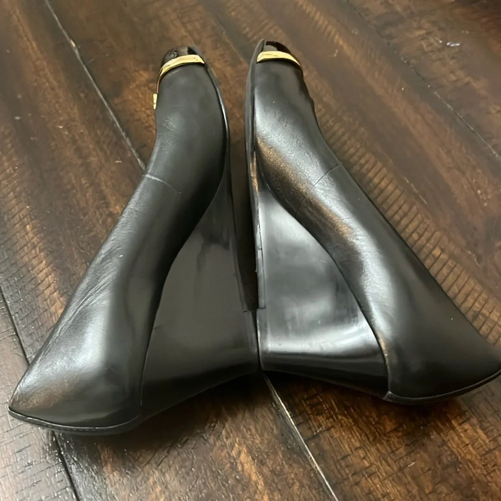 Tory Burch Black and Gold Heels